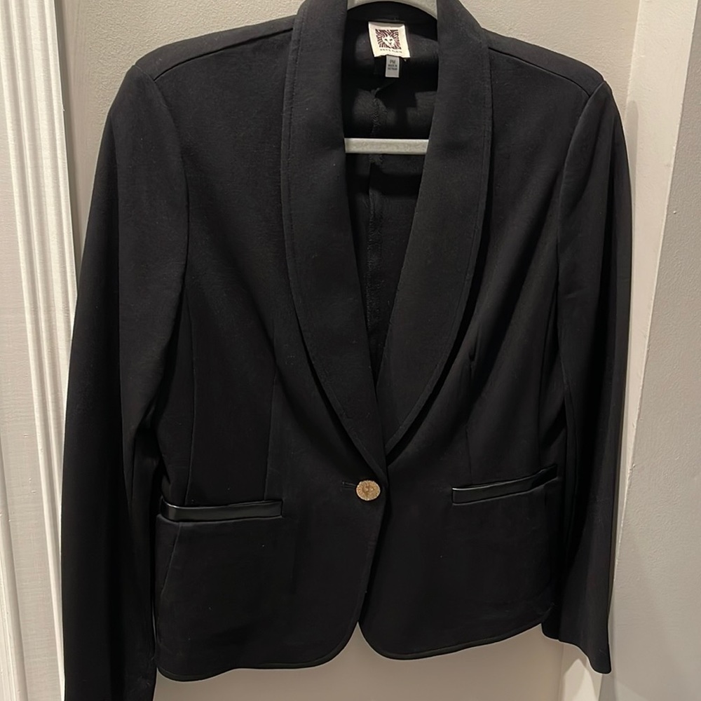 Brand-new incline suit jacket! Warm material. Short jacket
